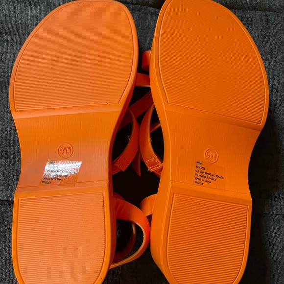 ✨NWT Torrid 9Wide orange sandle - Picture 3 of 4
